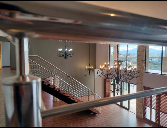 6 BEDROOM FREESTANDING FOR SALE IN BERGSIG